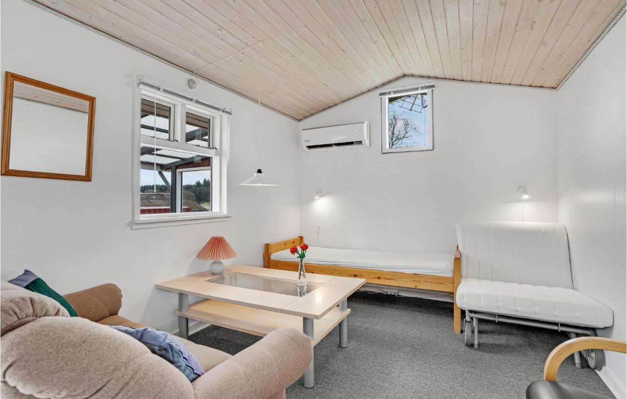 3 Bedroom Lovely Home In Give Uve Экстерьер фото